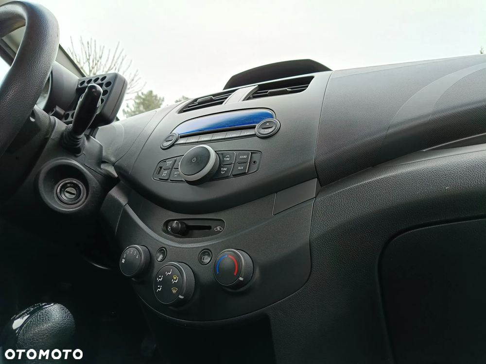 Chevrolet Spark 1.0 LT - 11