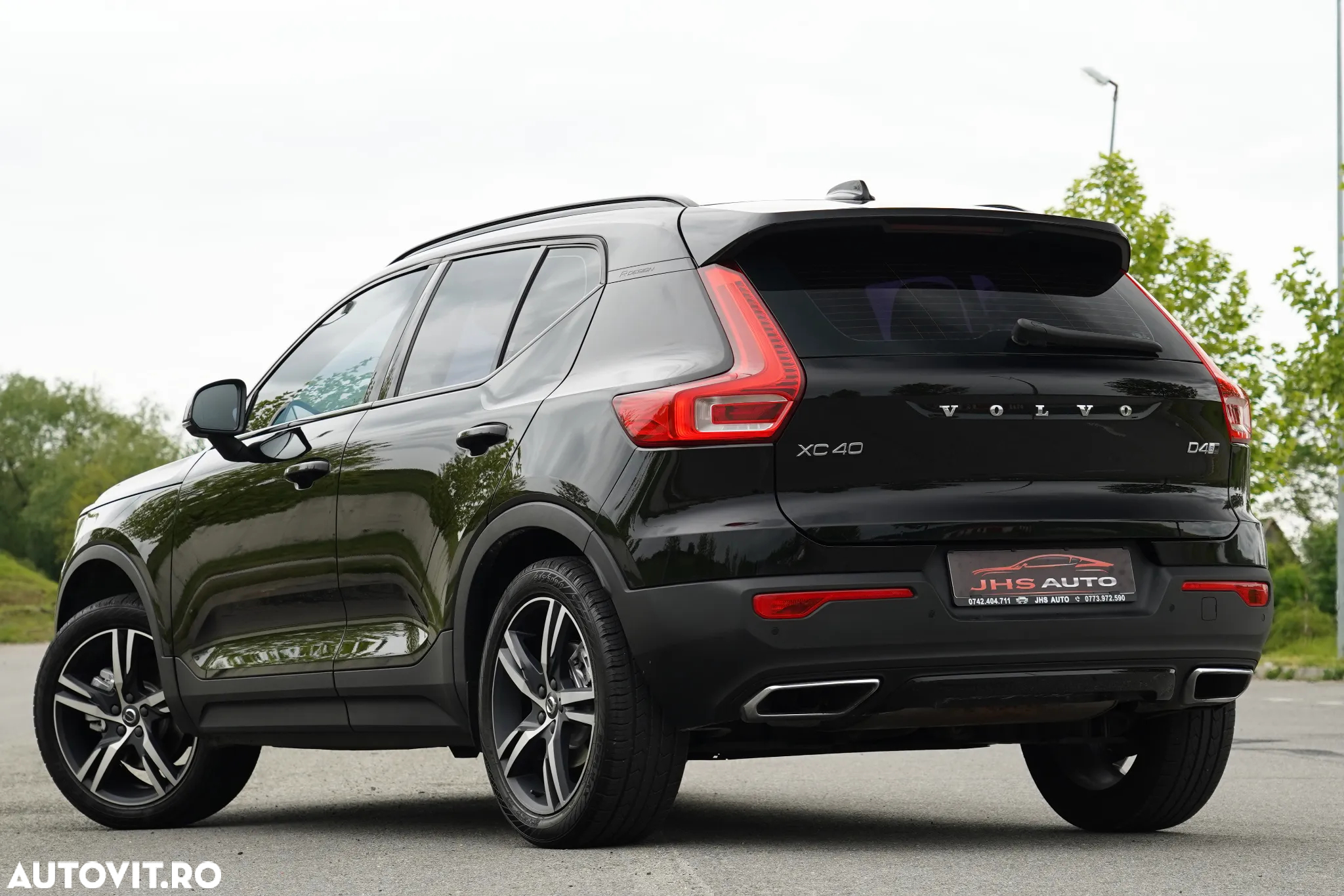 Volvo XC 40 D4 AWD Geartronic R-Design - 4