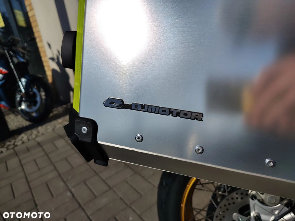 QJMOTOR SRT900S - 24