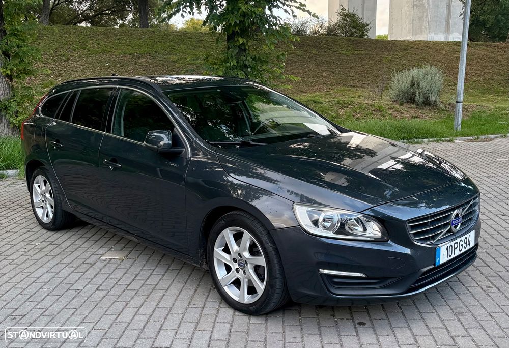 Volvo V60 2.0 D4 Momentum Geartronic - 1
