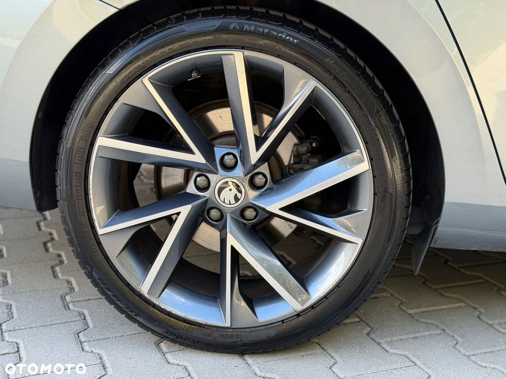 Skoda Superb 2.0 TDI DSG Sportline - 18