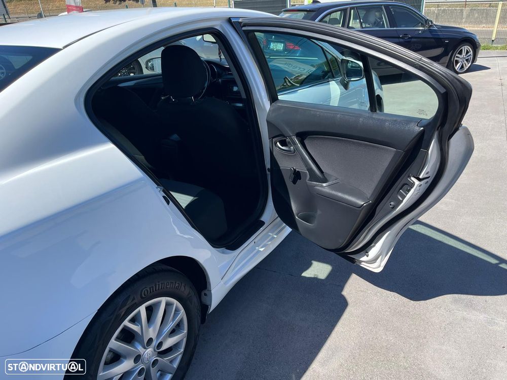 Toyota Avensis - 11