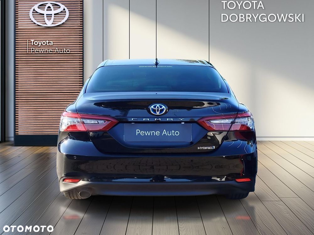 Toyota Camry - 4