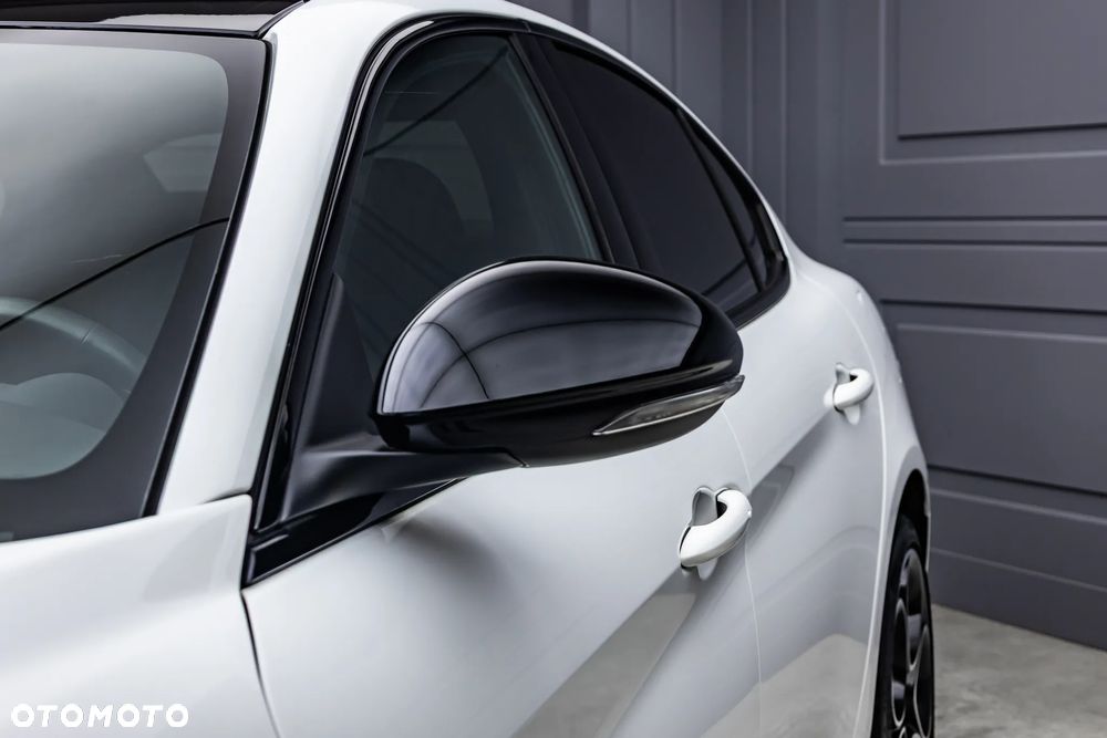 Alfa Romeo Giulia 2.0 Turbo 16V AT8-Q4 Veloce - 10