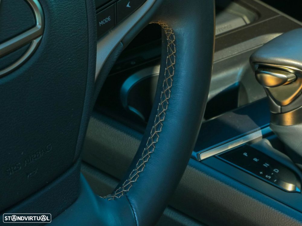 Lexus UX 250h Premium - 32