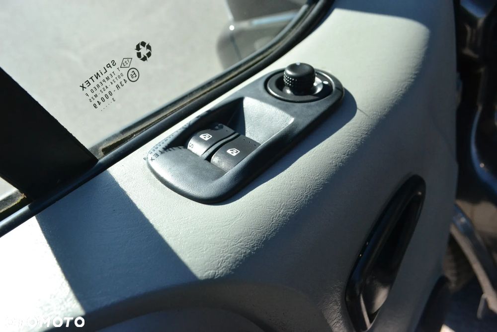 Renault Trafic Passenger Expression - 11