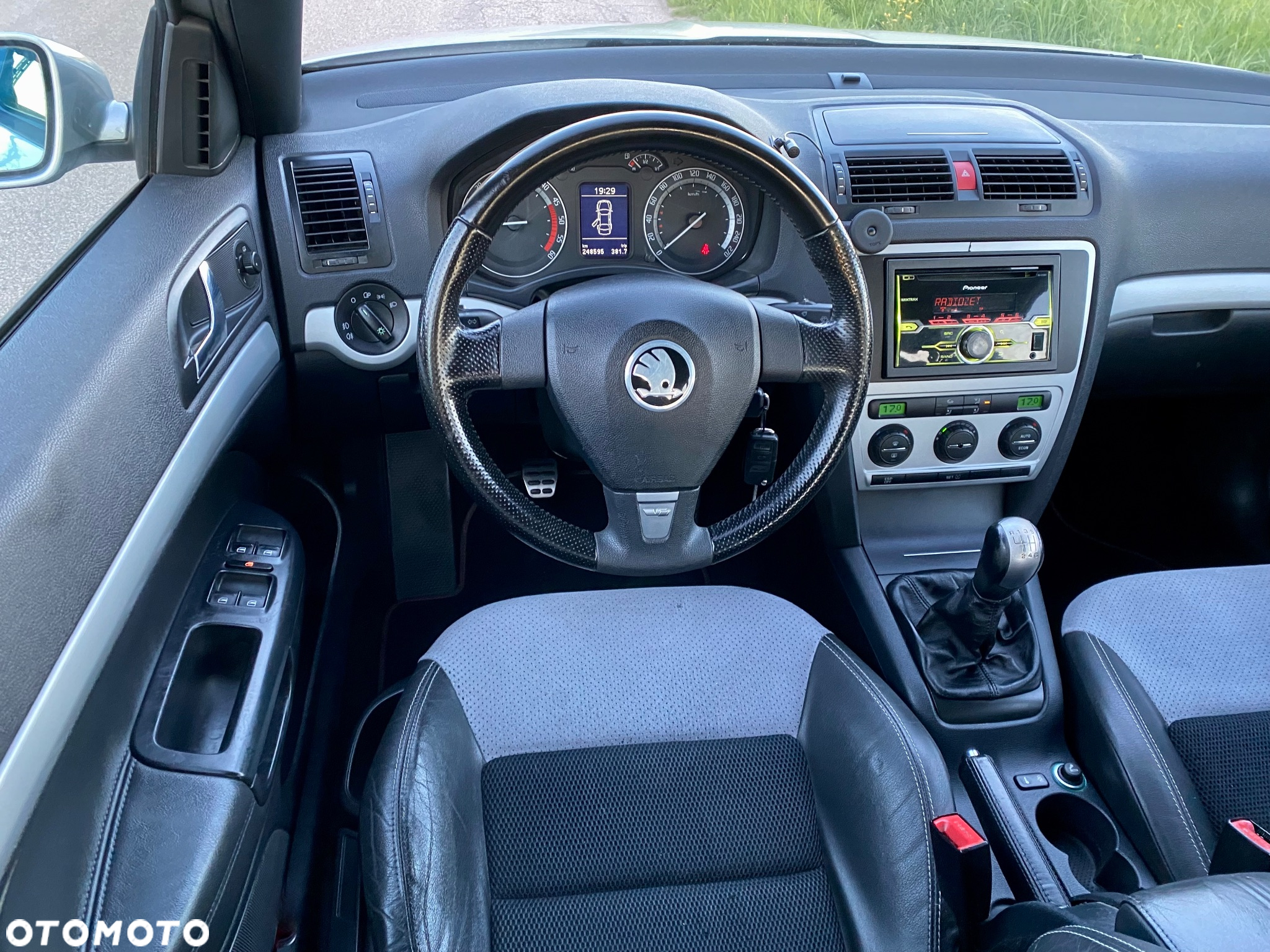 Skoda Octavia 2.0 TDI RS - 12