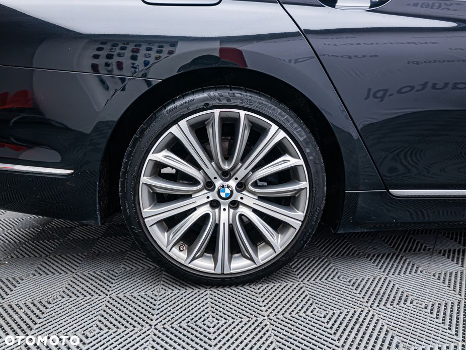 BMW Seria 7 740d xDrive - 34
