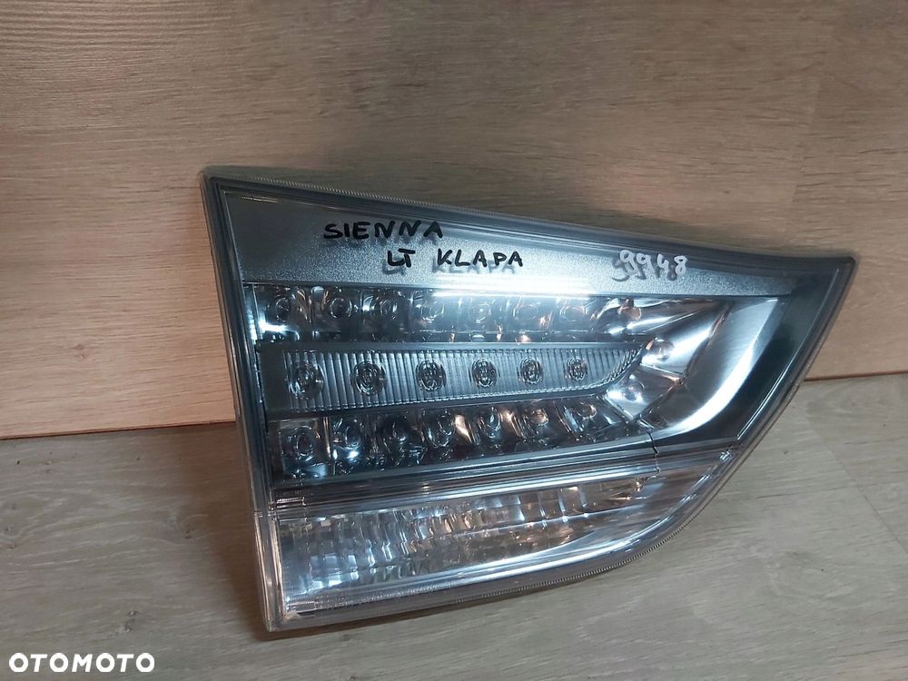 TOYOTA Sienna Sport lampa lewy tył lewa tylna w klapę - 2