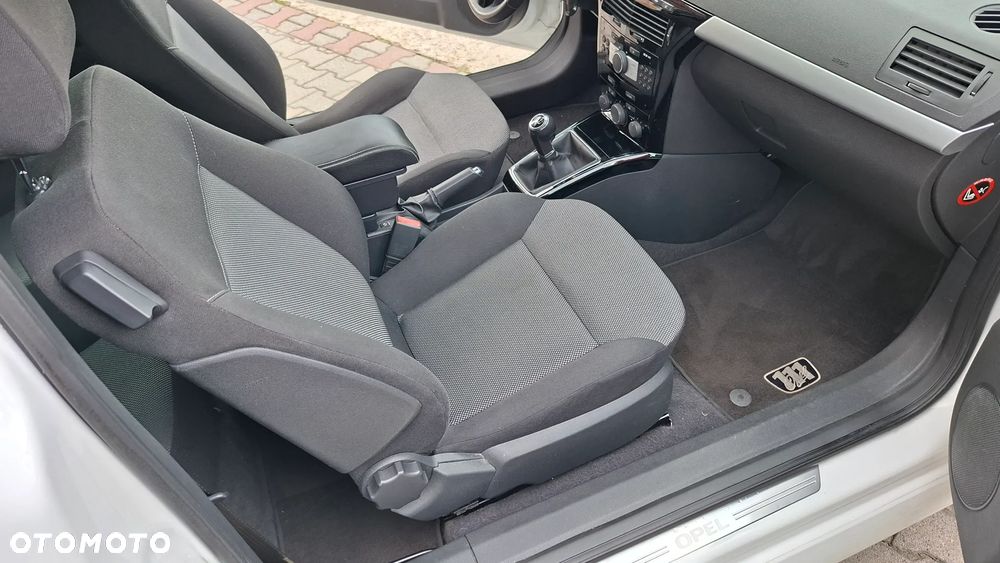 Opel Astra 1.6 Edition 111 Jahre - 15