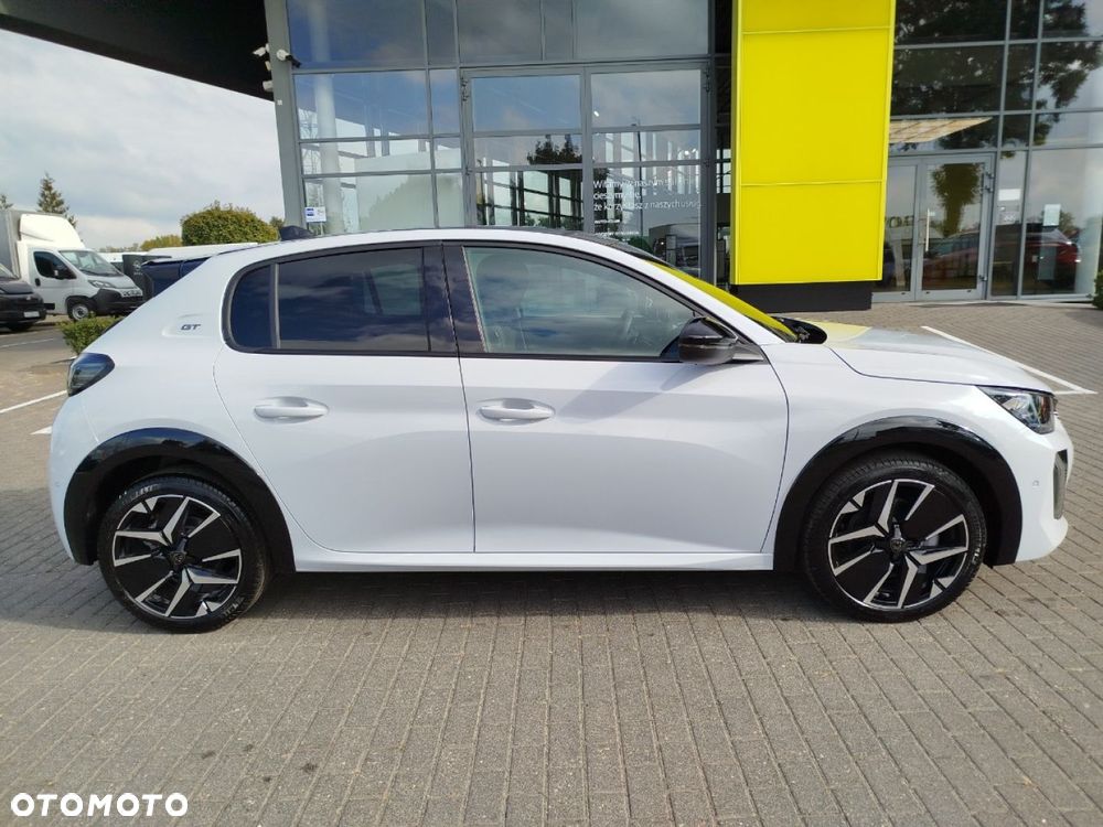 Peugeot 208 - 8