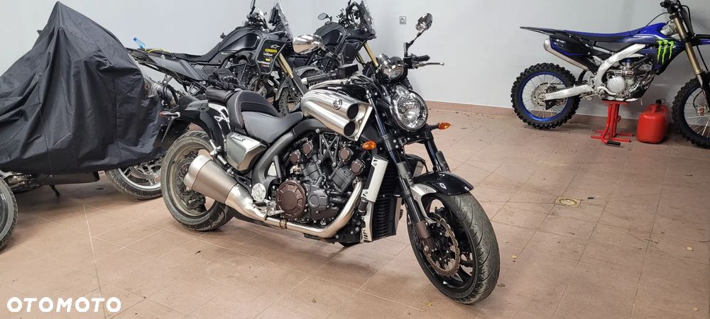 Yamaha V-MAX - 1