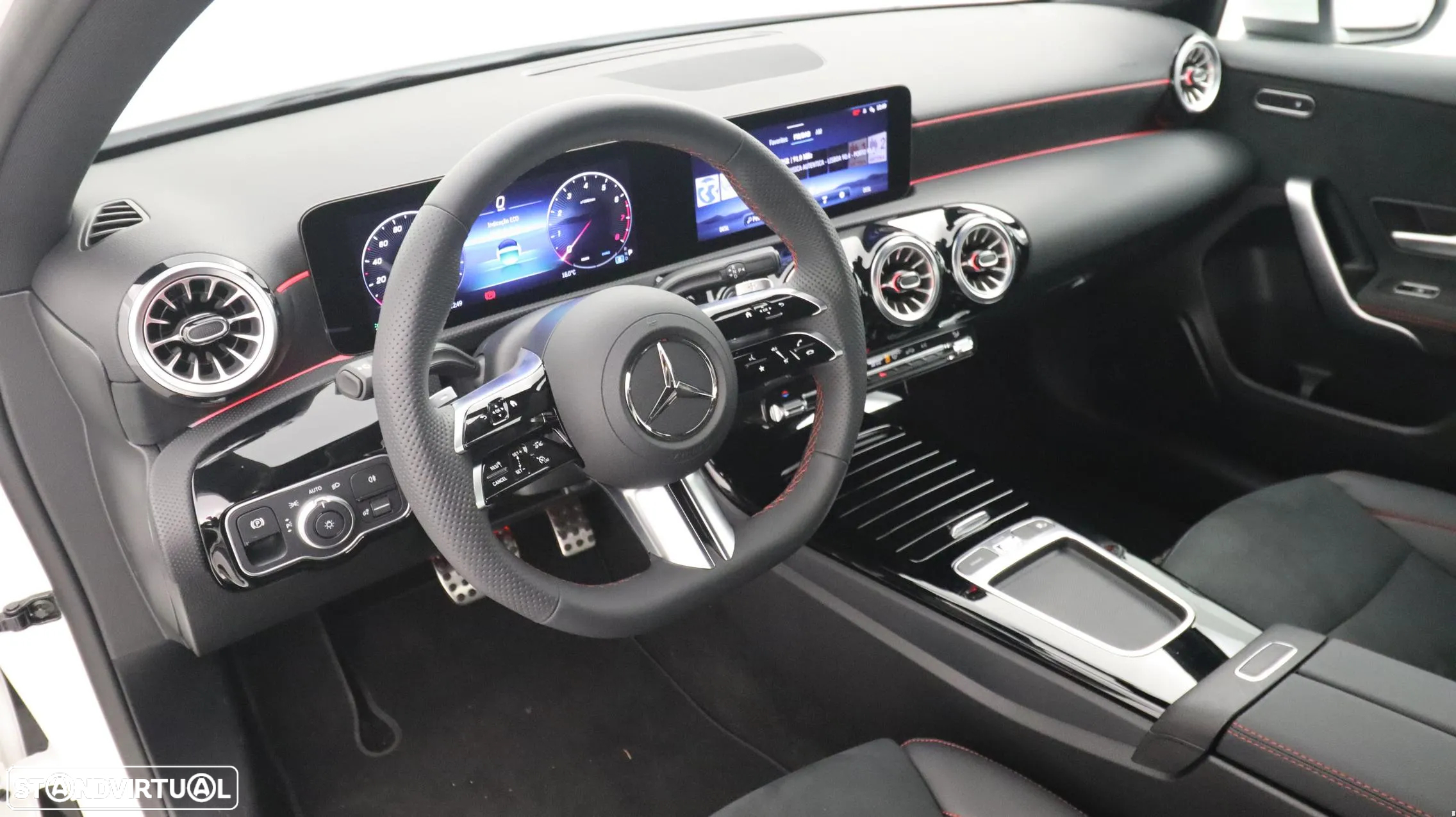 Mercedes-Benz A 200 Limousine AMG Line Aut. - 24