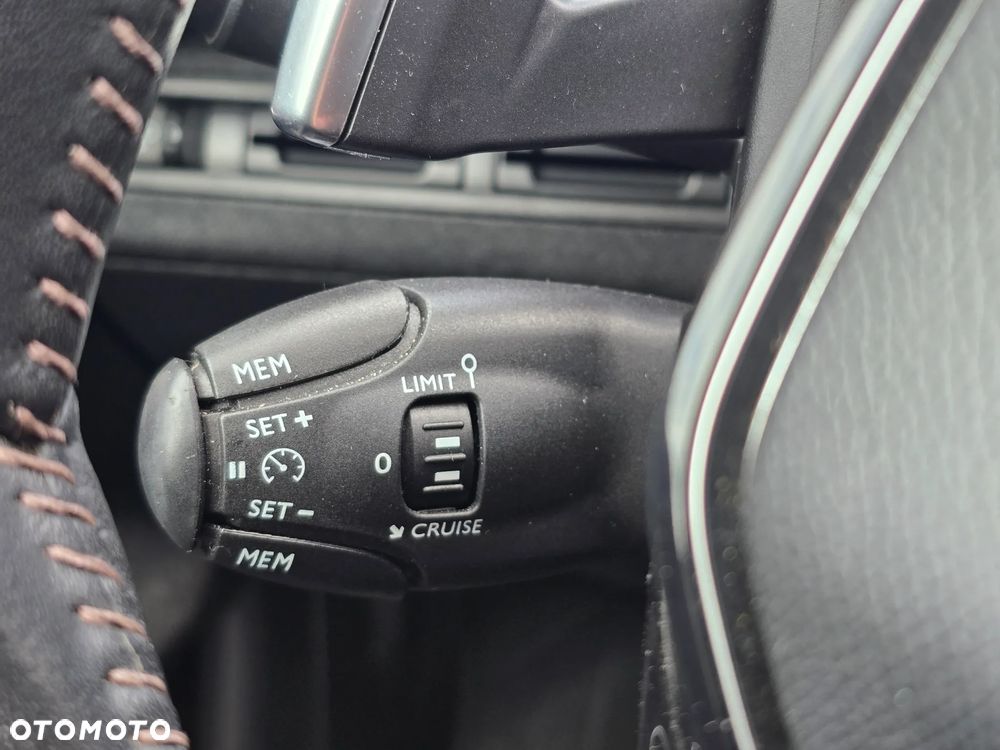 Peugeot 3008 1.2 PureTech Active S&S EAT8 - 25