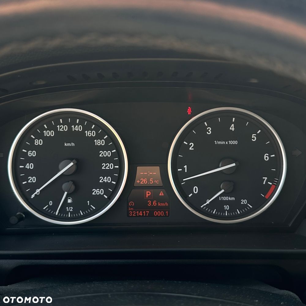BMW Seria 5 525xi - 17