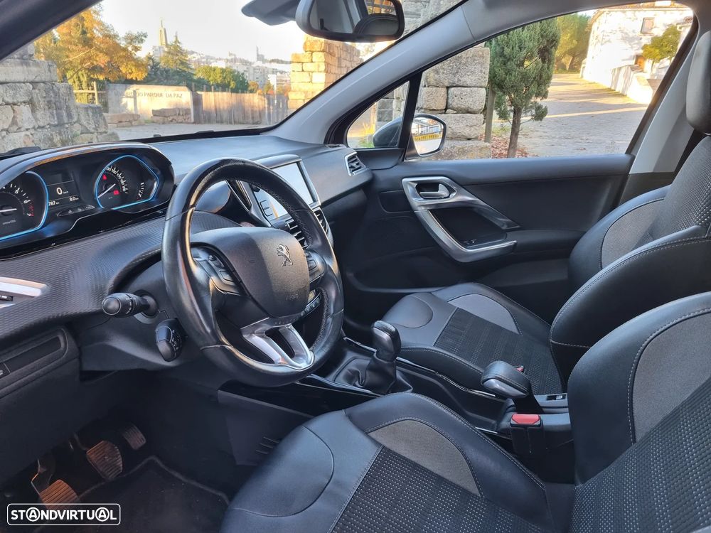 Peugeot 2008 1.2 PureTech Allure - 22