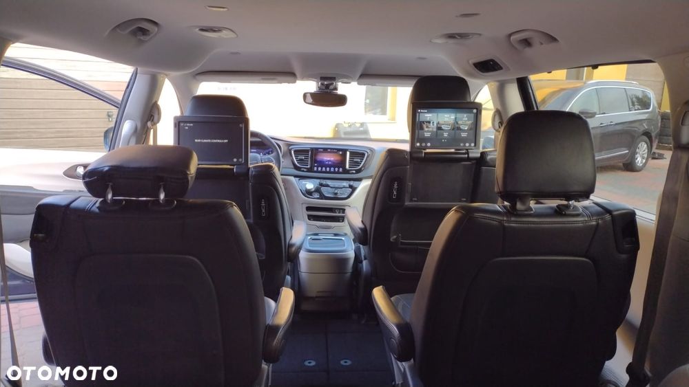 Chrysler Pacifica - 21