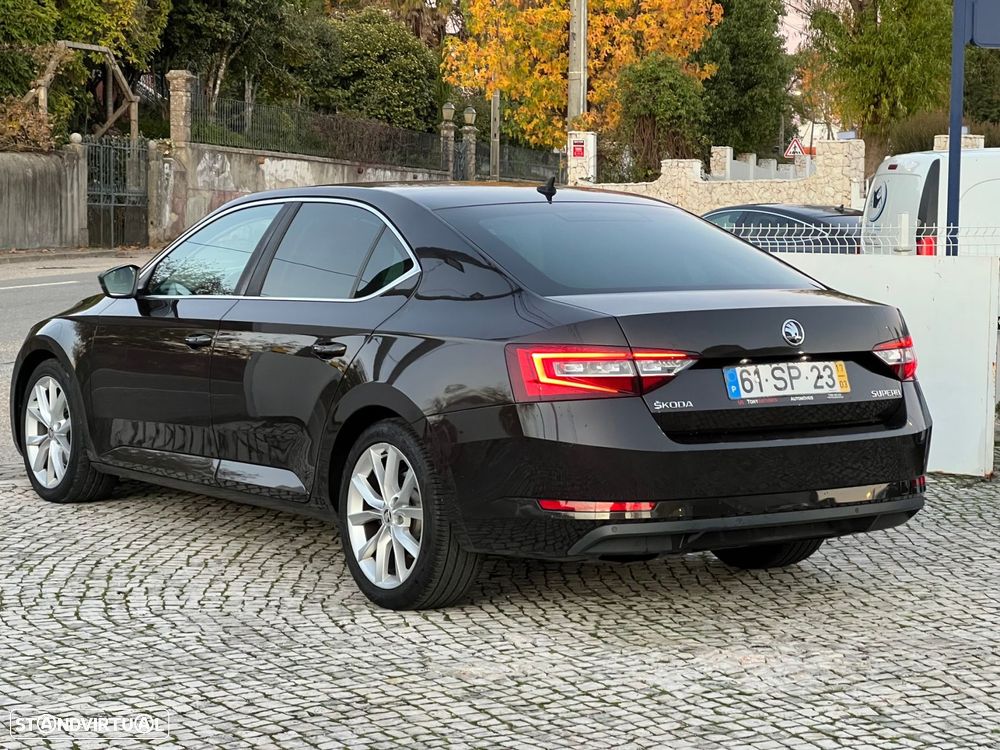 Skoda Superb 2.0 TDI Sportline - 20