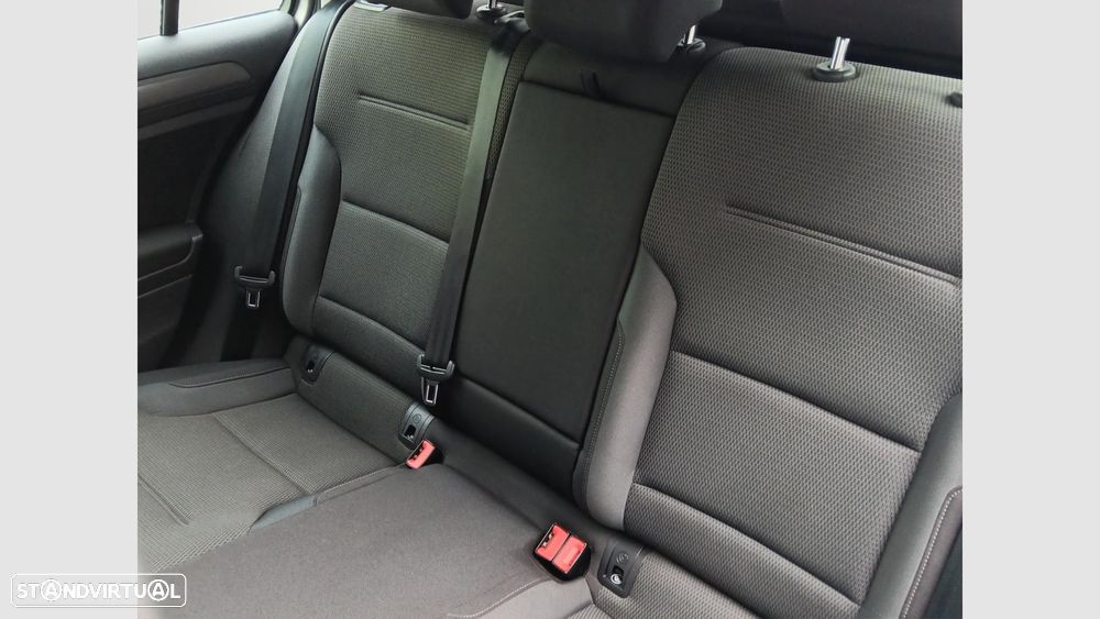 VW Golf Variant 1.6 TDi Confortline - 17