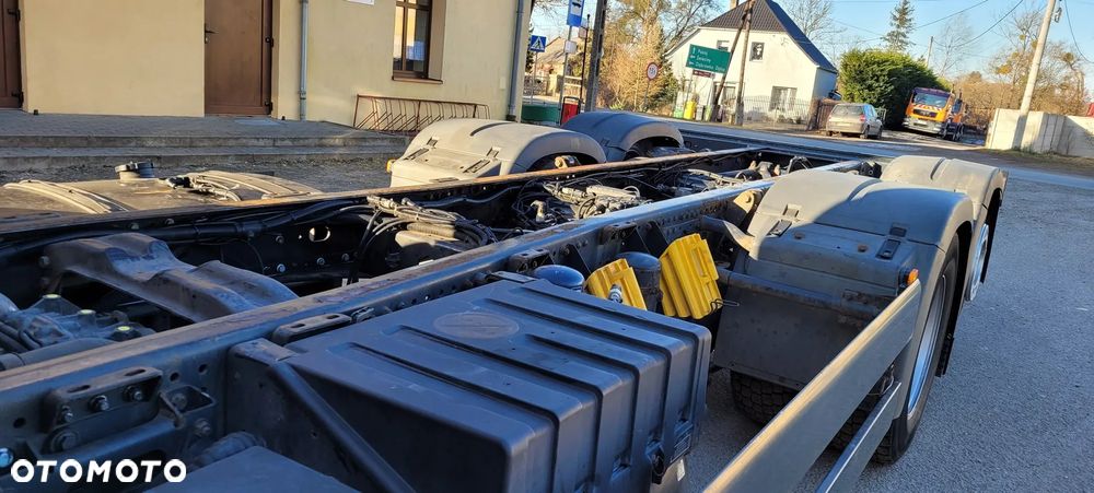 MAN TGS 2011r KRÓTKI ROZSTAW 390cm 3-y OSIOWY rama do zabudowy DMC 26t BECZKA ASENIZACJA - 14