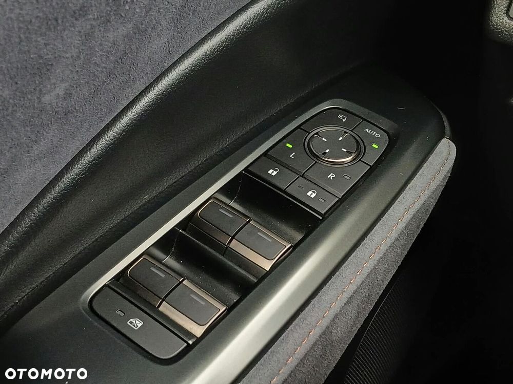 Lexus LBX 1.5 Hybrid Cool AWD - 35