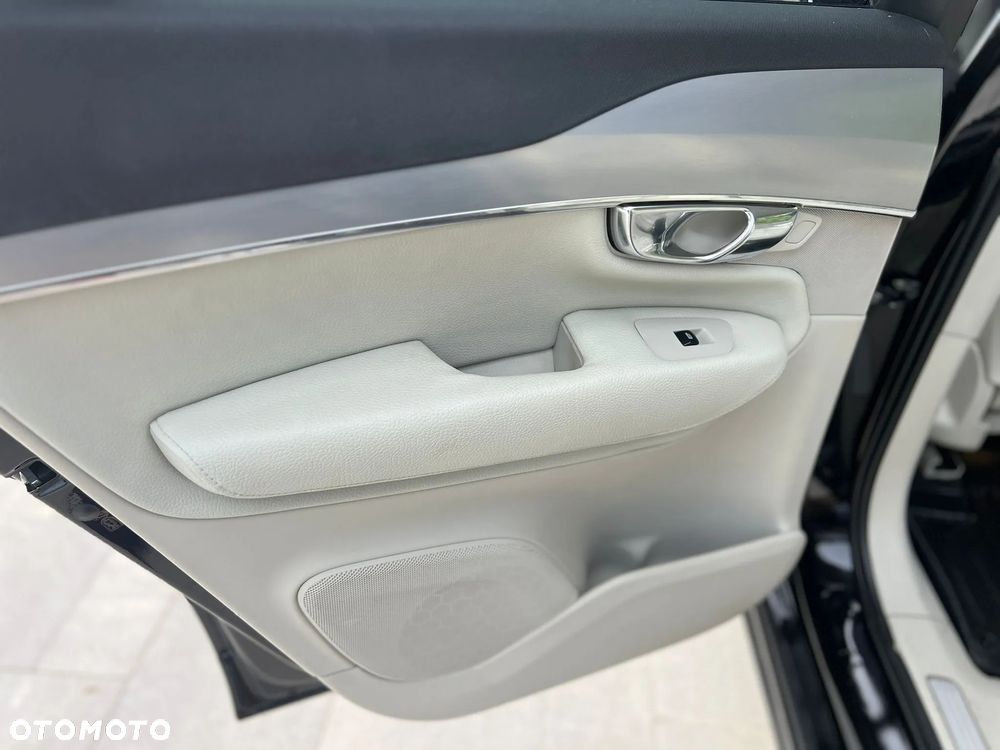 Volvo XC 90 D5 AWD Momentum 7os - 16