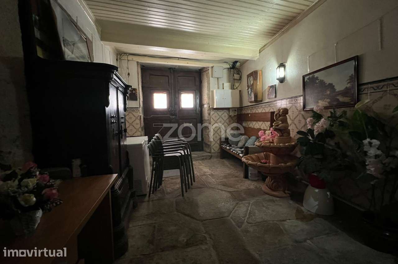 Prédio no Centro Histórico de Chaves com Café e Habitação - Grande imagem: 2/39