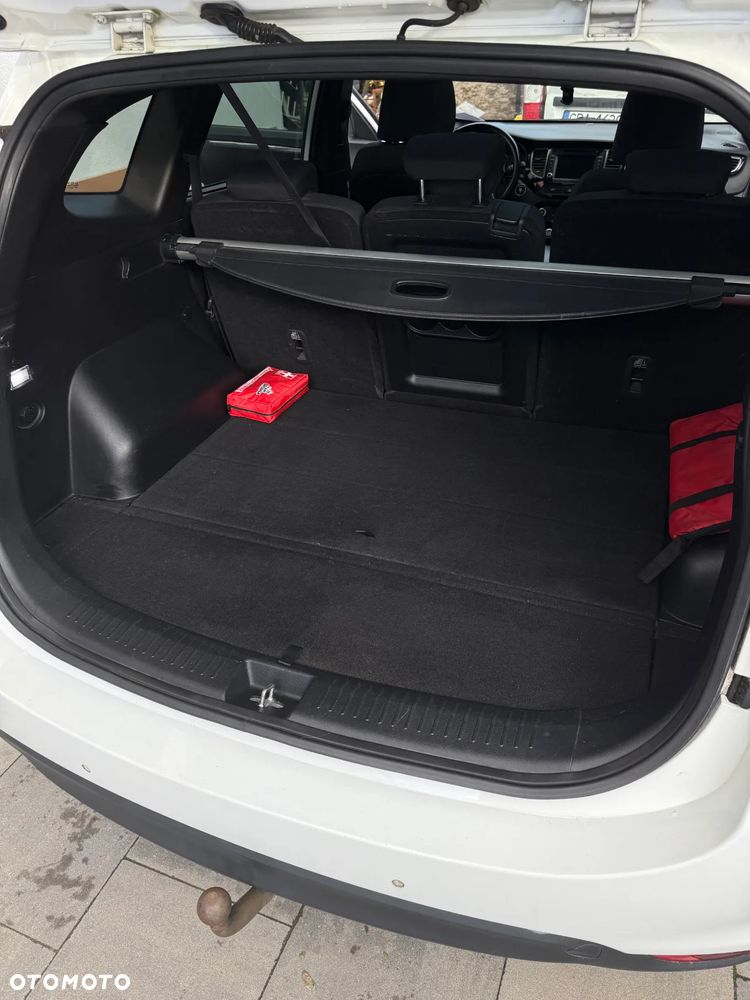 Kia Carens - 4