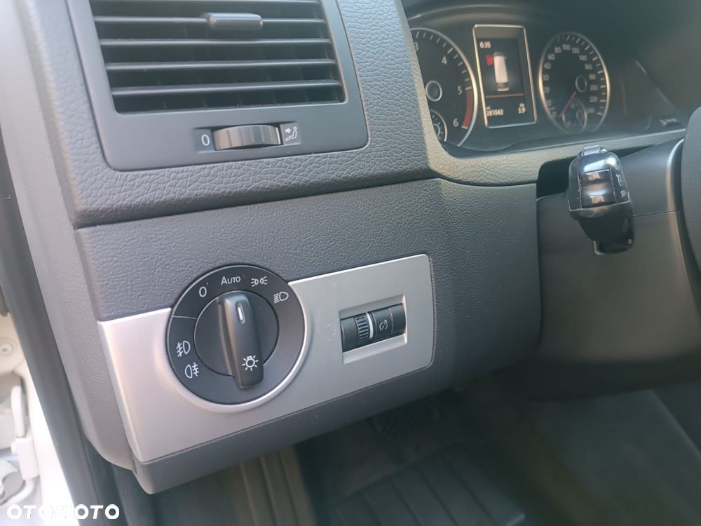Volkswagen Multivan - 11