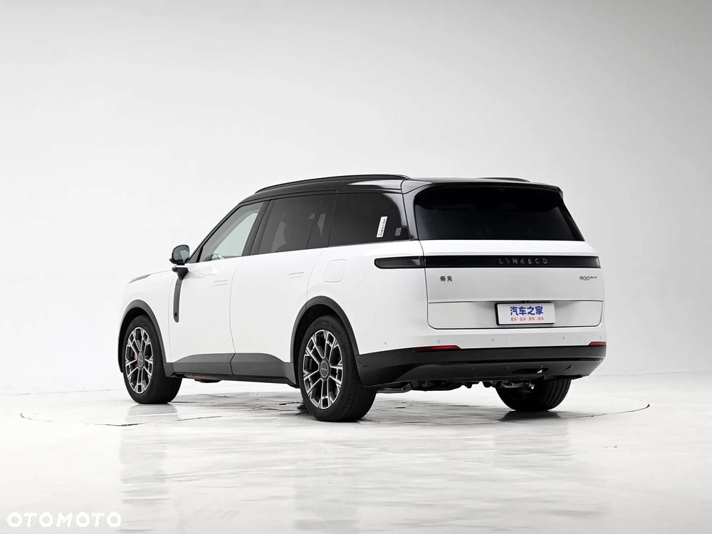 Lynk & Co 900 - 8