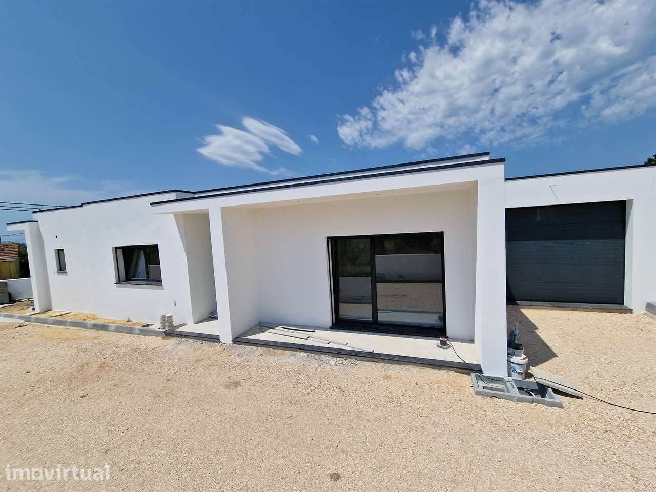 Moradia térrea T3 geminada por garagem - Grande imagem: 4/13