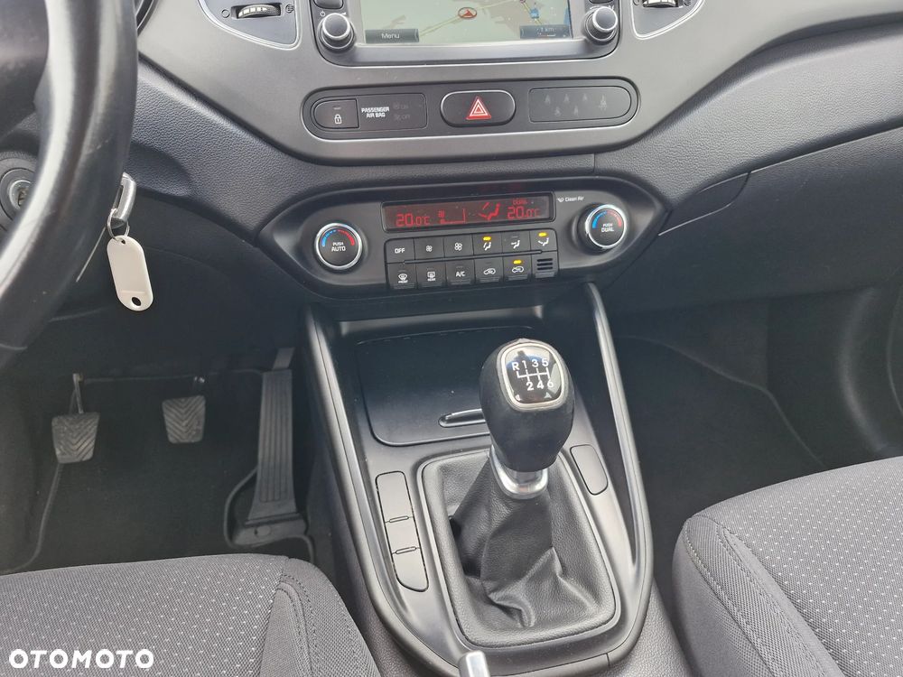 Kia Carens - 24