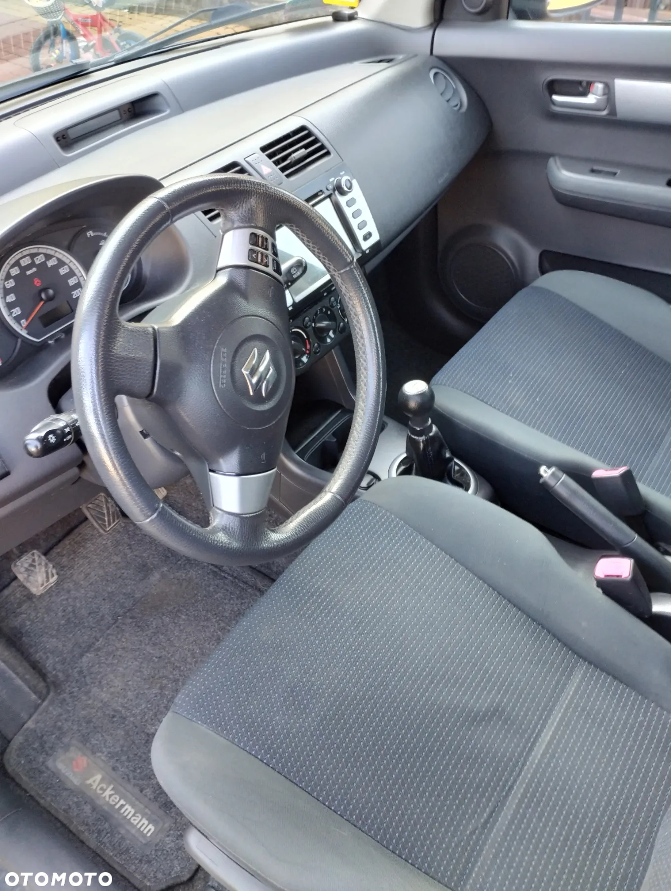 Suzuki Swift 1.3 Black and White - 10