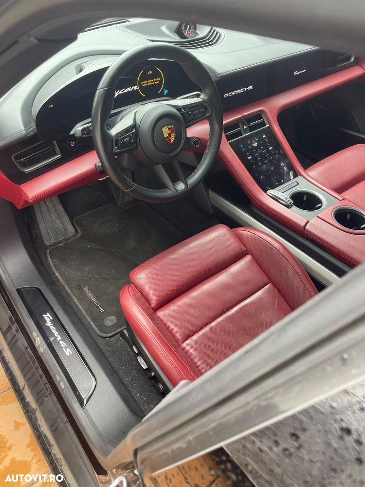 Porsche Taycan 4S - 12