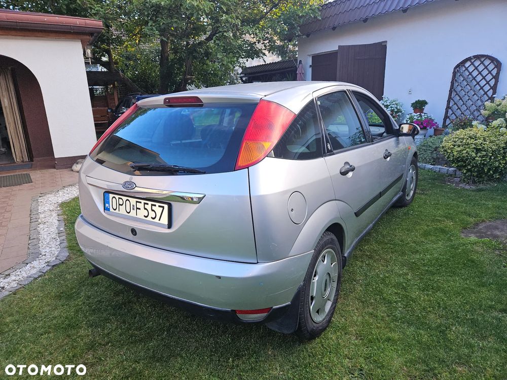 Ford Focus 2.0 Ghia - 6