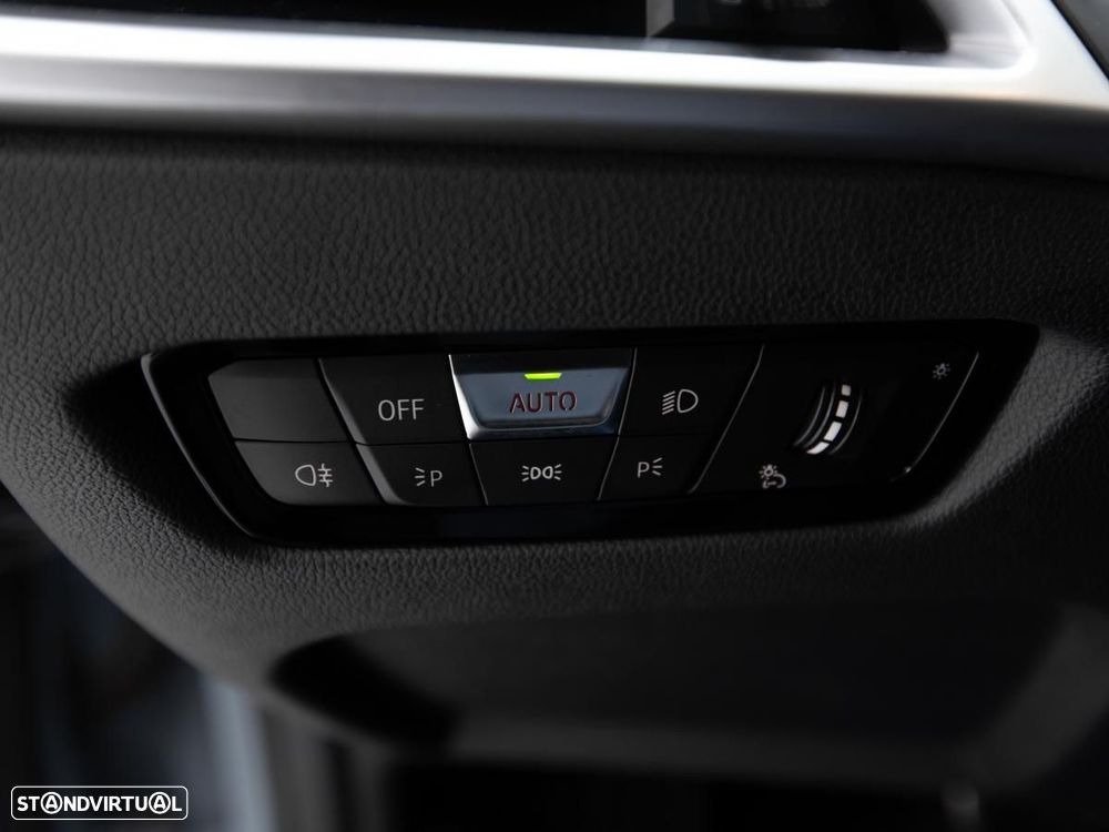 BMW 330 i xDrive Aut. - 17