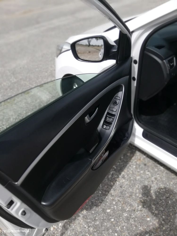 Hyundai i30 CW 1.6 CRDi STyle - 3