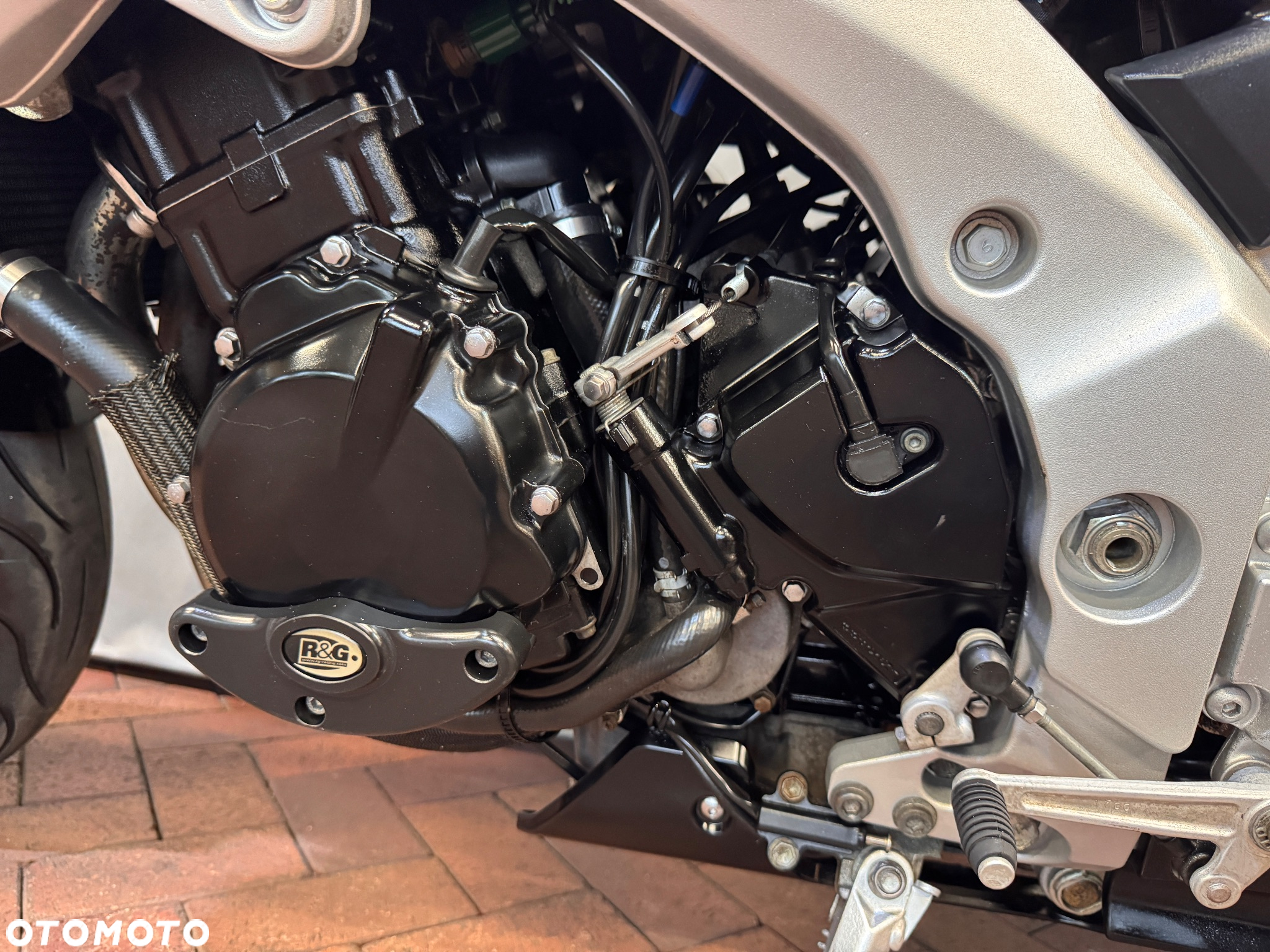 Suzuki GSR - 21