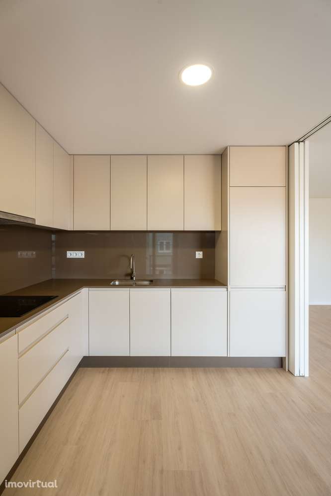 Apartamento T3 com 140 m2 mais 16m2 de varanda e garagem - Grande imagem: 4/39