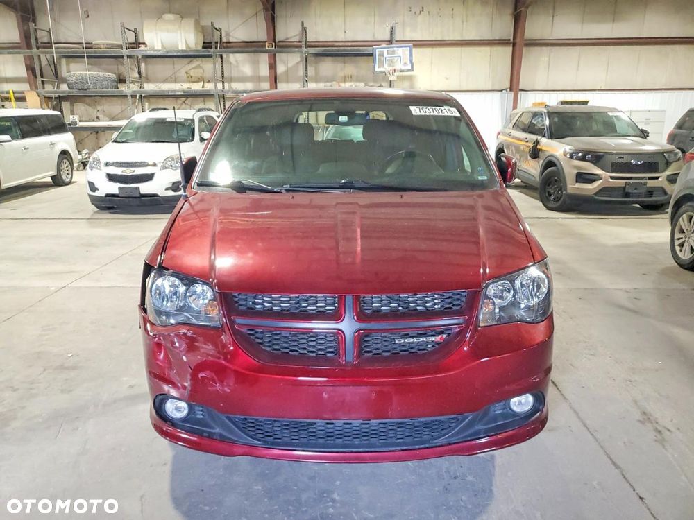 Dodge Grand Caravan - 6
