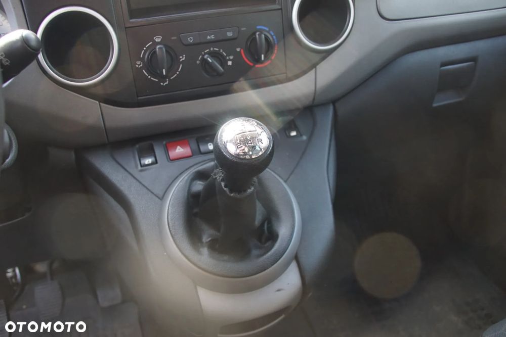 Auto na części - Peugeot Partner II Tepee Lift 1.6 HDI 99 KM BH02 20ET23 EWP 2016R Silnik Skrzynia Drzwi Błotnik Zderzak Lampa Lusterko Szyba Klamka Deska Kokpit Sterownik Moduł Czujnik Licznik Panel Kierownica - 14