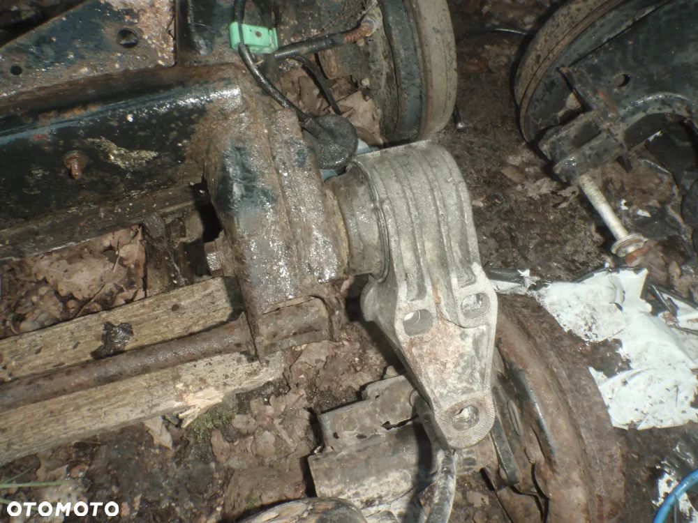 łapa poduszka wspornik zawieszenia belki tył vw passat b5 oryginał - 4