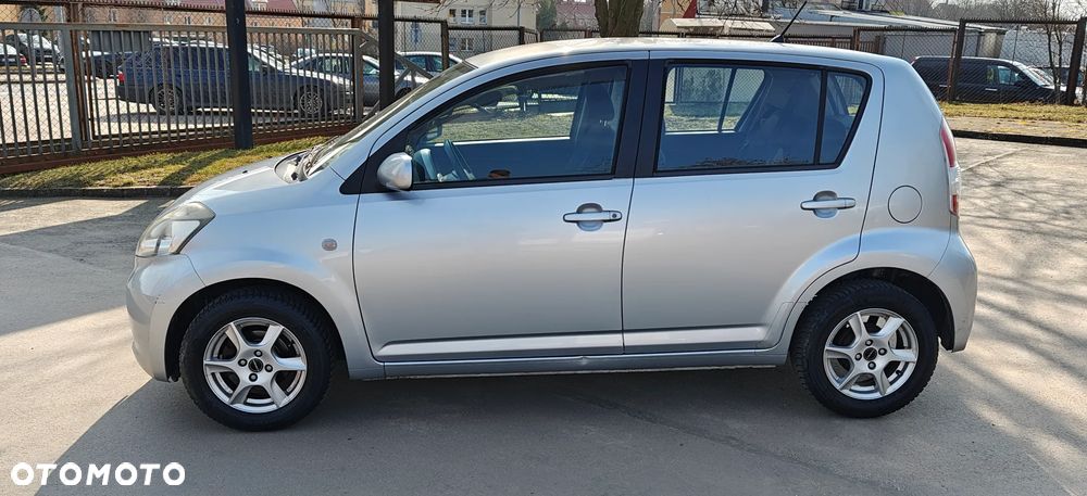 Daihatsu Sirion 1.0 CooLine - 2
