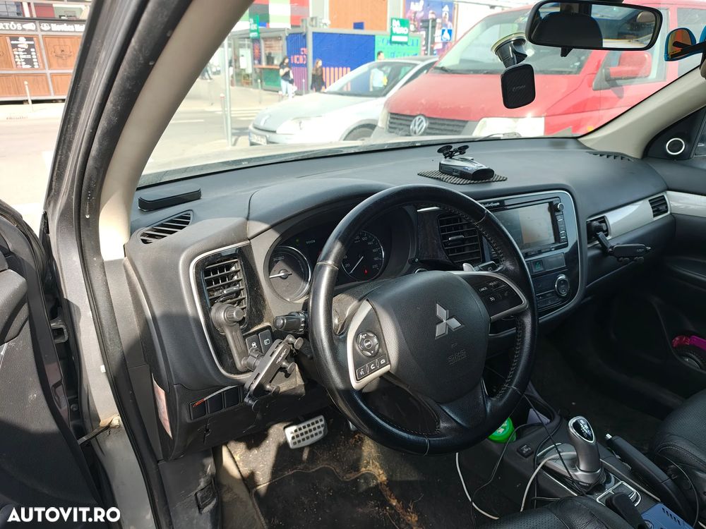 Mitsubishi Outlander - 7