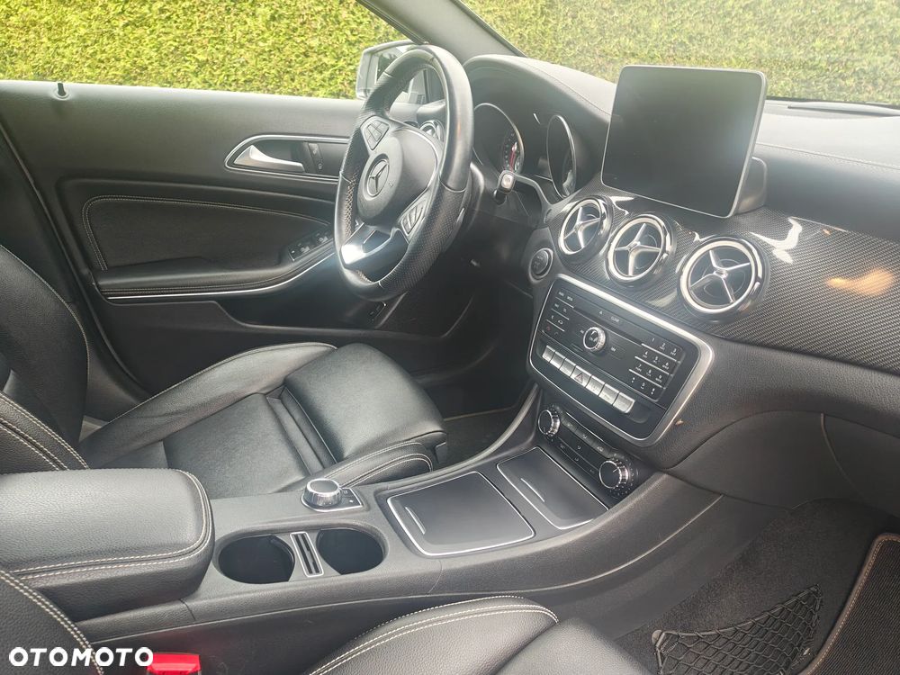 Mercedes-Benz GLA 200 7G-DCT Edition 1 - 24