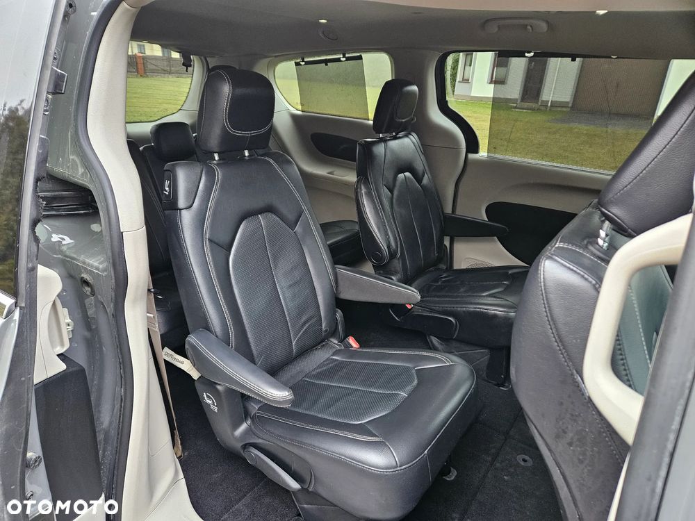 Chrysler Pacifica - 17