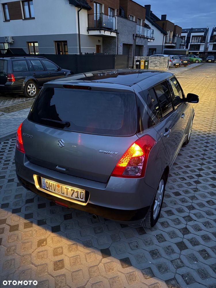 Suzuki Swift 1.3 DDiS Comfort - 38