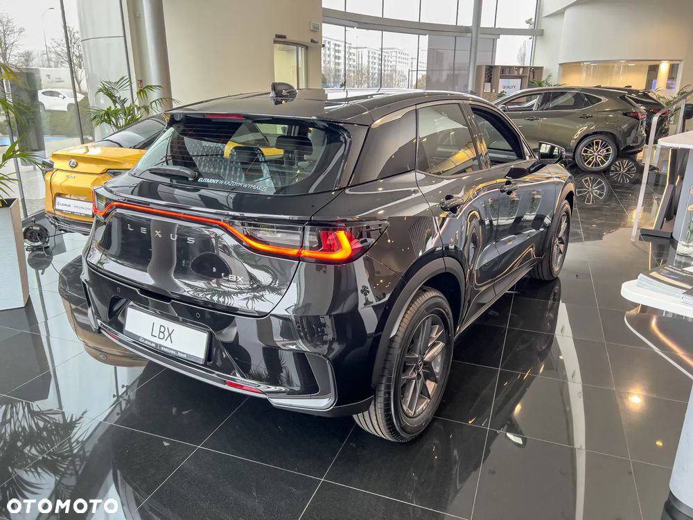 Lexus LBX 1.5 Hybrid - 4