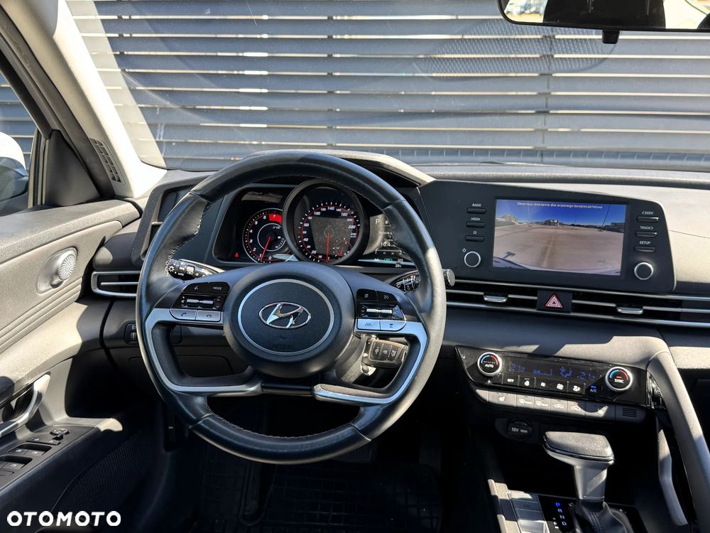 Hyundai Elantra 1.6 Smart CVT - 12