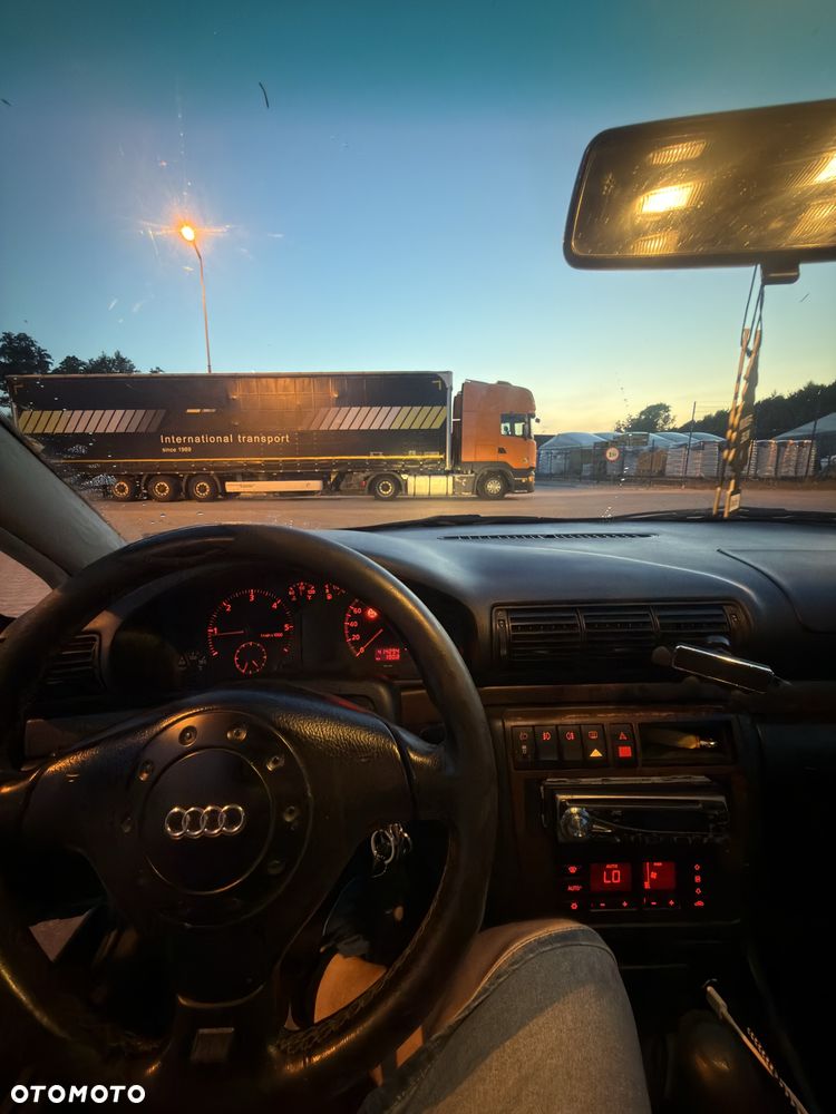 Audi A4 Limousine - 5